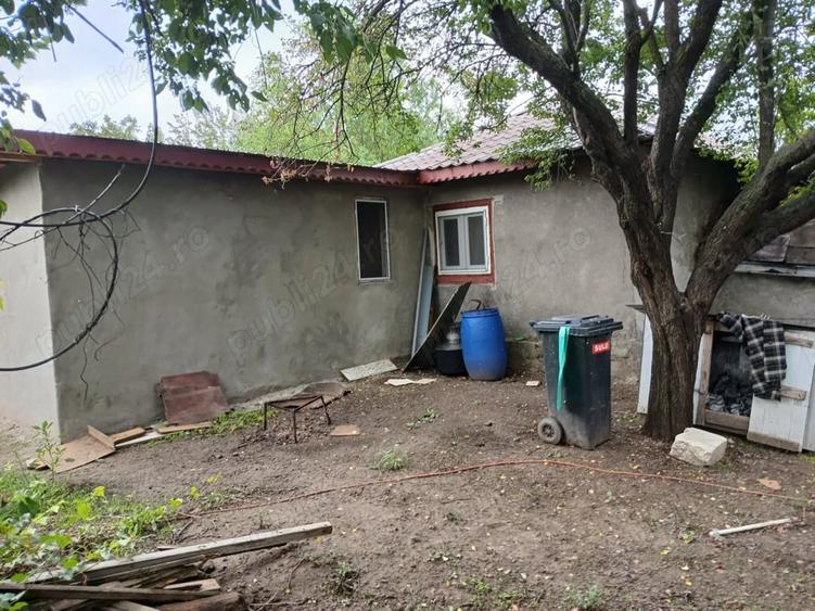 Casă cu 3 camere cu Teren 1500 Mp în Lehliu