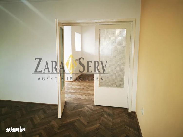 Apartament cu 4 camere decomandat în Democrației