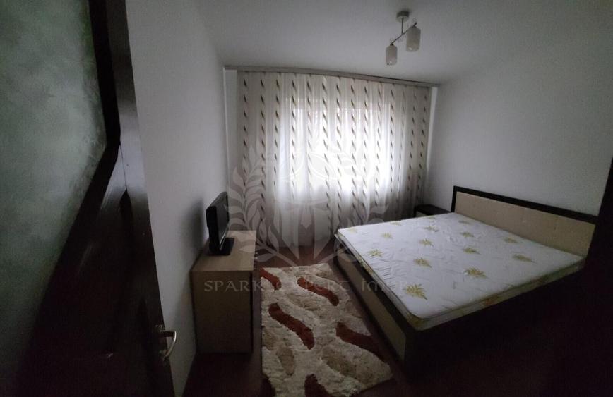 Apartament cu 3 camere decomandat, mobilat în Republicii