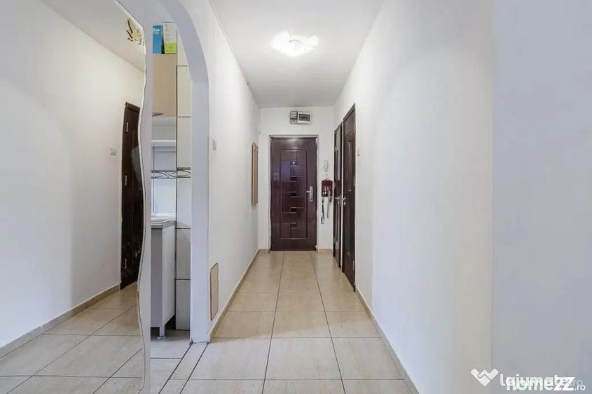 Apartament cu 3 camere semidecomandat în Drumul Taberei