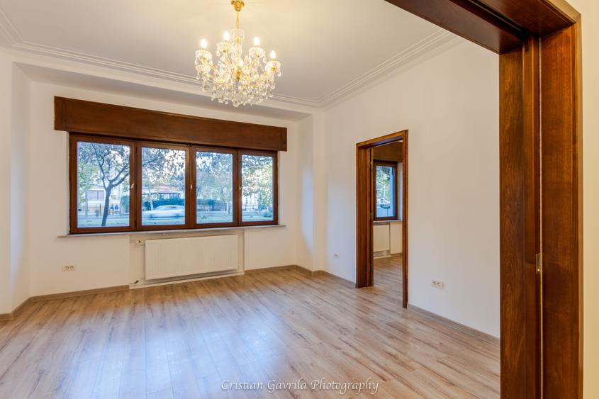 Apartament cu 5 camere circular, mobilat în P-ța Romană