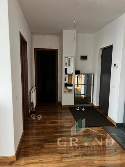 Apartament cu 3 camere semidecomandat în Florești