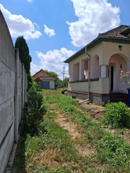 Casă cu 4 camere în Vetiș