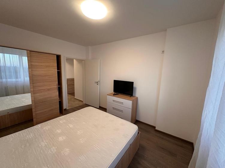 Apartament cu 2 camere semidecomandat, mobilat în Metalurgiei