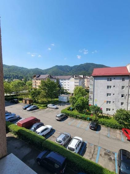 Apartament cu 3 camere decomandat, mobilat în Noua
