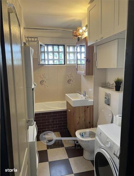 Apartament cu 3 camere în Podu Roș
