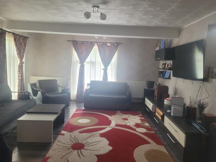 Casă individuală cu 4 camere cu Garaj în Rediu