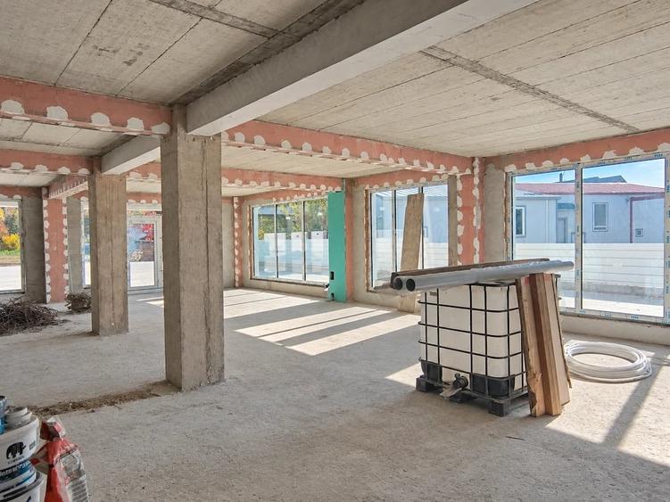 Spațiu comercial, de 300 mp, în Vest