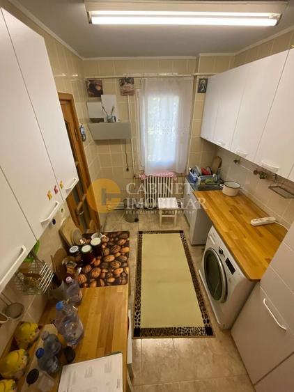 Apartament cu 3 camere semidecomandat în Tătărași