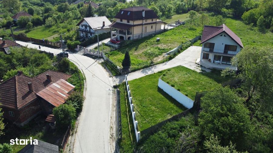 Casă cu 4 camere cu Teren 700 Mp în Curtea de Argeș