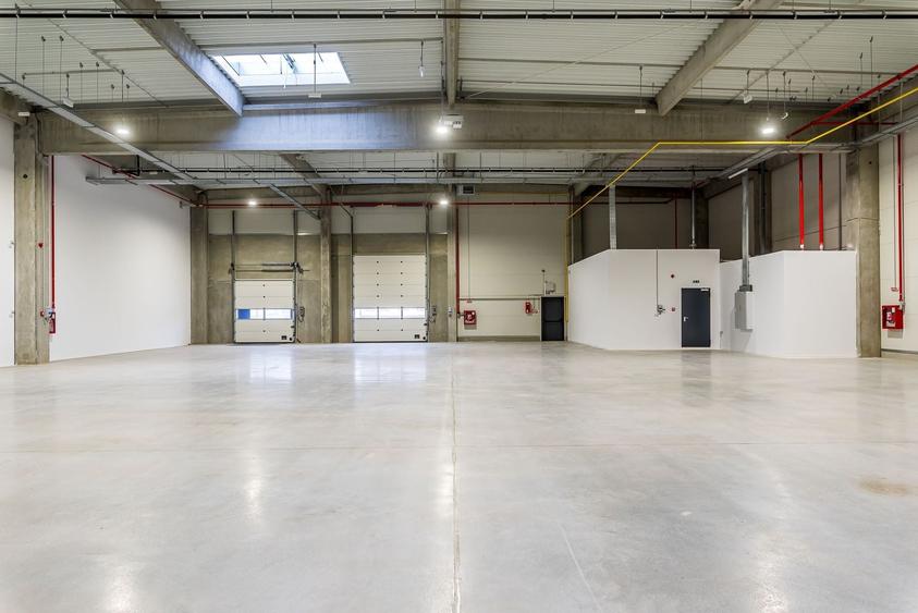 Spațiu industrial, de 1,202 mp, în Nord