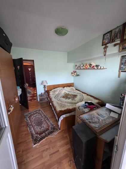 Apartament cu 4 camere decomandat în Rahova