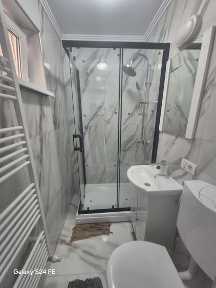 Apartament cu 3 camere semidecomandat, mobilat în Dărmănești