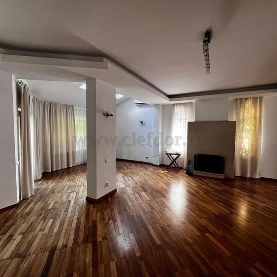 Casă individuală cu 7 camere cu Canalizare în Iancu Nicolae