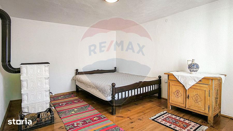 Casă cu 4 camere cu Teren 1631 Mp în Bruiu