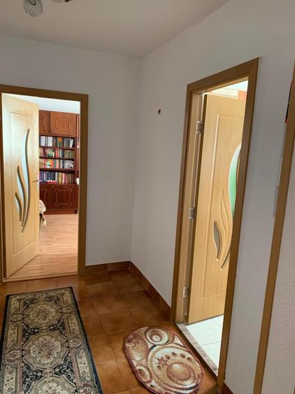 Apartament cu 3 camere decomandat în Mărăței