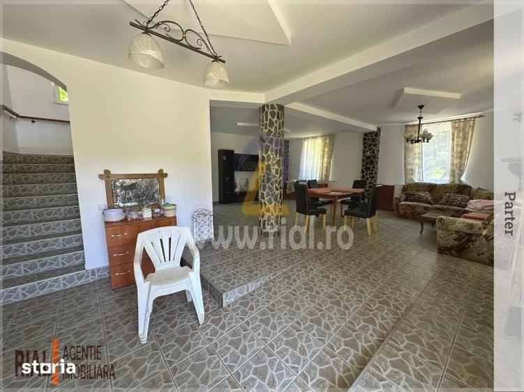 Casă cu 8 camere cu Teren 1110 Mp în Central