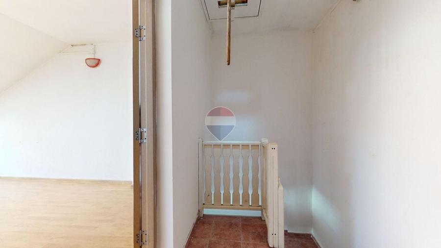Apartament cu 3 camere semidecomandat, mobilat în Florilor
