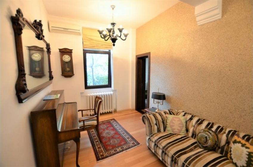 Casă cu 9 camere cu Garaj în Floreasca