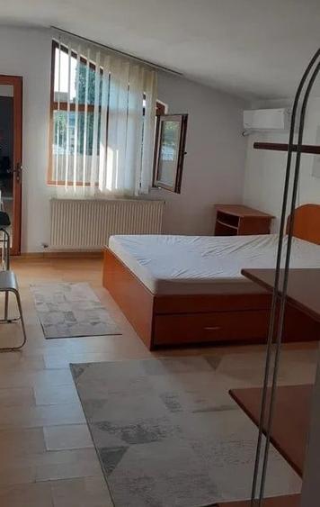 Garsonieră decomandată, mobilată în Centru Civic
