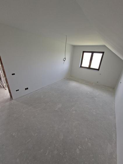 Casă cu 4 camere decomandat în Central