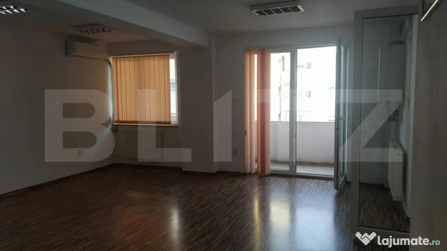 Apartament de vanzare, cu o camera, 44 mp, zona centrala - 1