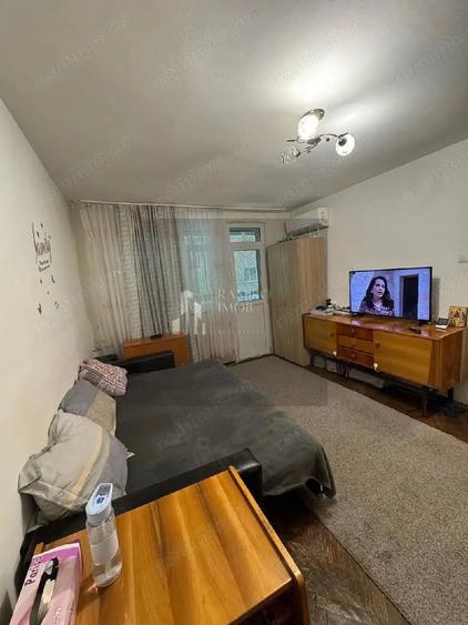 Apartament cu 2 camere semidecomandat în Olteniței