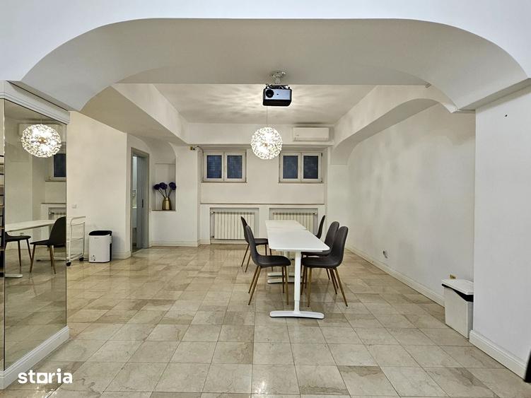Casă cu 9 camere cu Teren 115 Mp în Primăverii