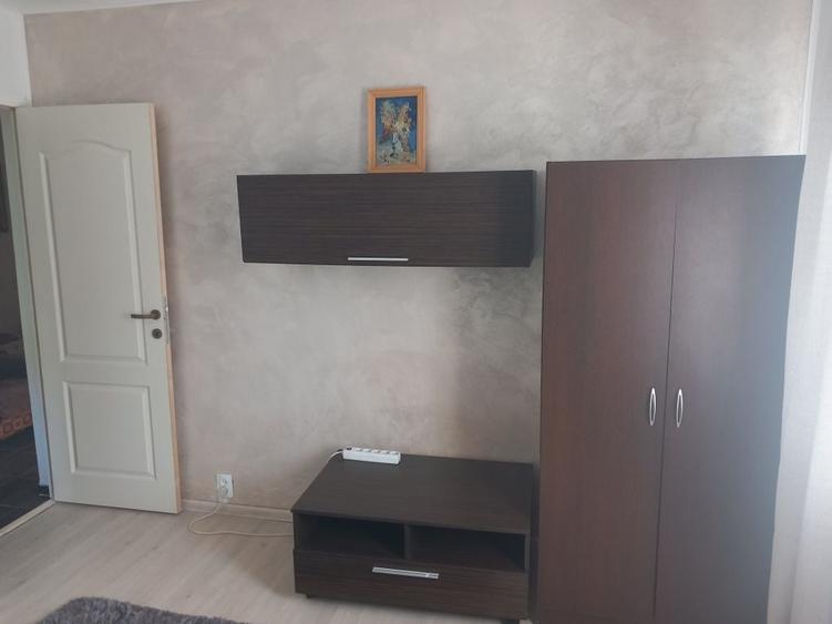 Apartament cu 3 camere decomandat în Goruni