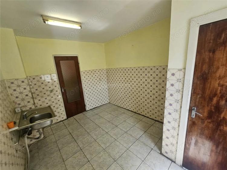 Apartament cu 4 camere decomandat, mobilat în Micro IV