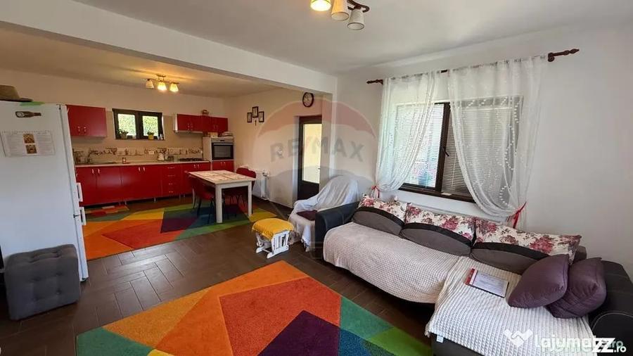 Casă cu 3 camere cu Teren 1667 Mp în Răcoasa