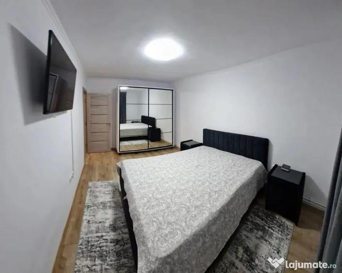 Apartament cu 3 camere semidecomandat în Central