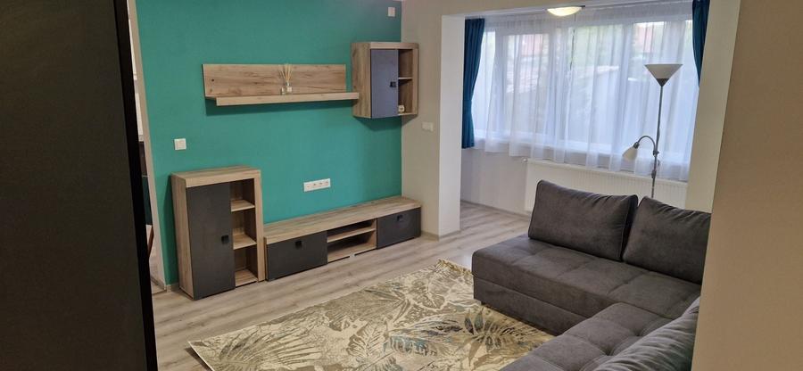 Apartament cu 3 camere decomandat în Exterior Vest