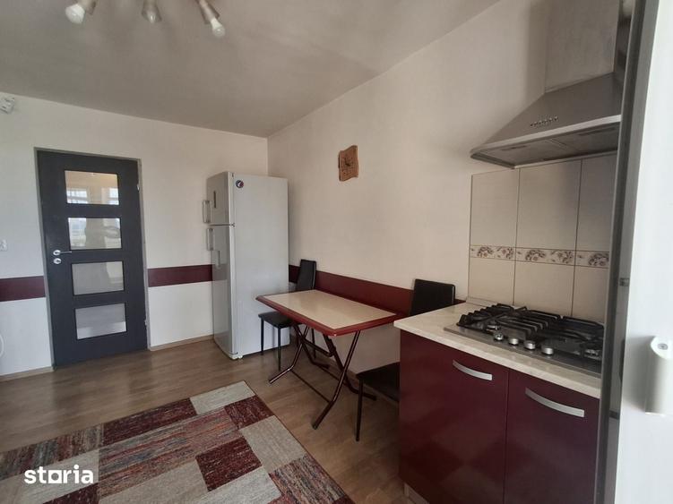 Apartament cu 3 camere decomandat, mobilat în Craiovița Nouă