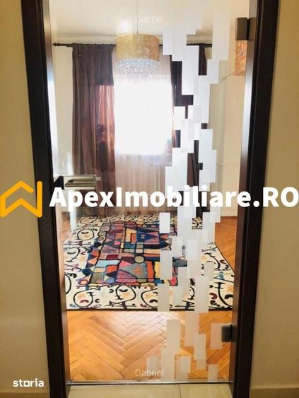 Apartament cu 4 camere semidecomandat în Eminescu