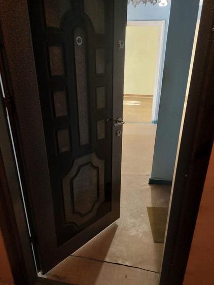 Apartament cu 3 camere decomandat în Onești