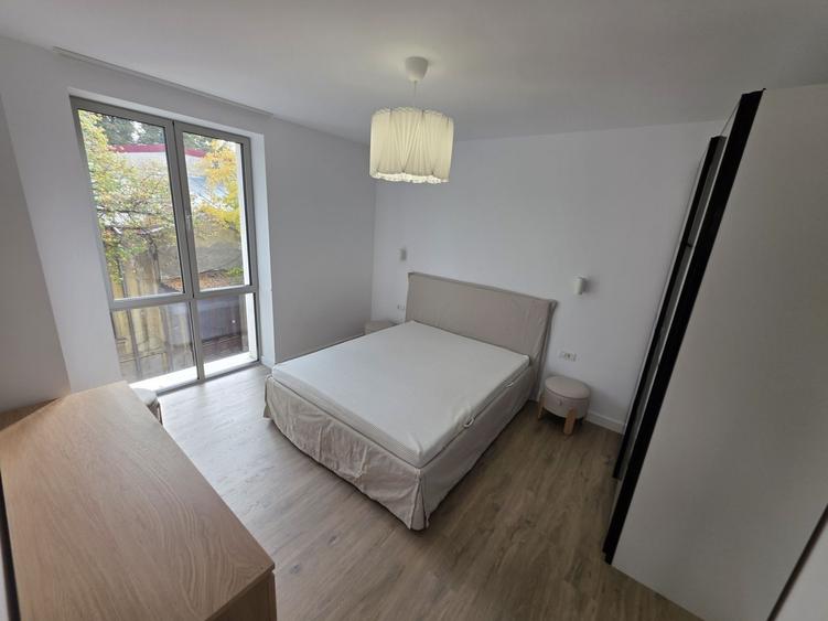Apartament cu 3 camere în P-ța Universității