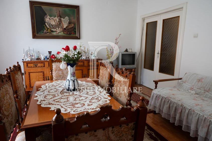 Apartament cu 4 camere decomandat în Central