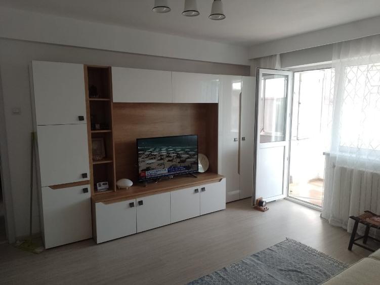 Apartament cu 2 camere semidecomandat, mobilat în Central