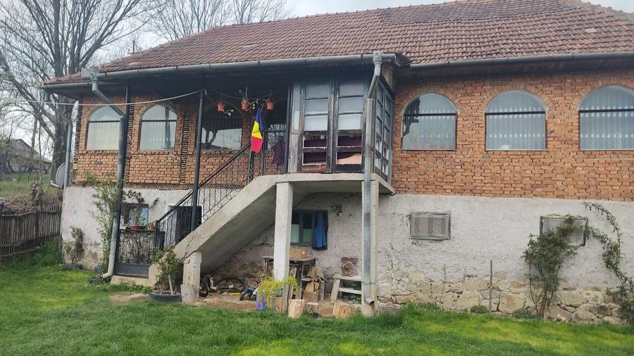 Casă cu 3 camere în Mermești