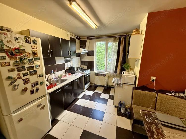 Apartament cu 3 camere decomandat în Craiter