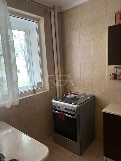 Apartament cu 2 camere semidecomandat, mobilat în 1 Mai