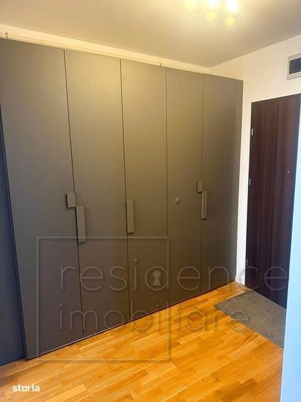 Apartament cu 3 camere semidecomandat, mobilat în Între Lacuri