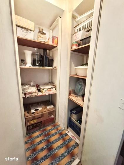 Apartament cu 4 camere semidecomandat, mobilat în Tei