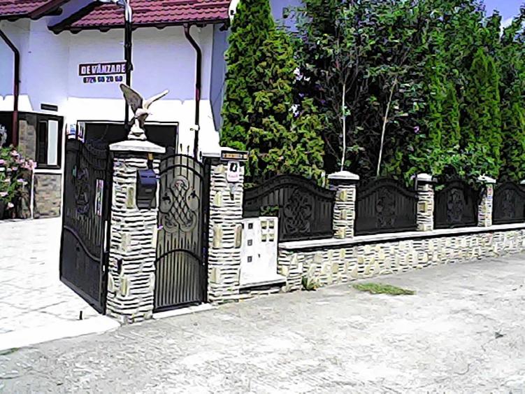 Casă cu 4 camere în Central