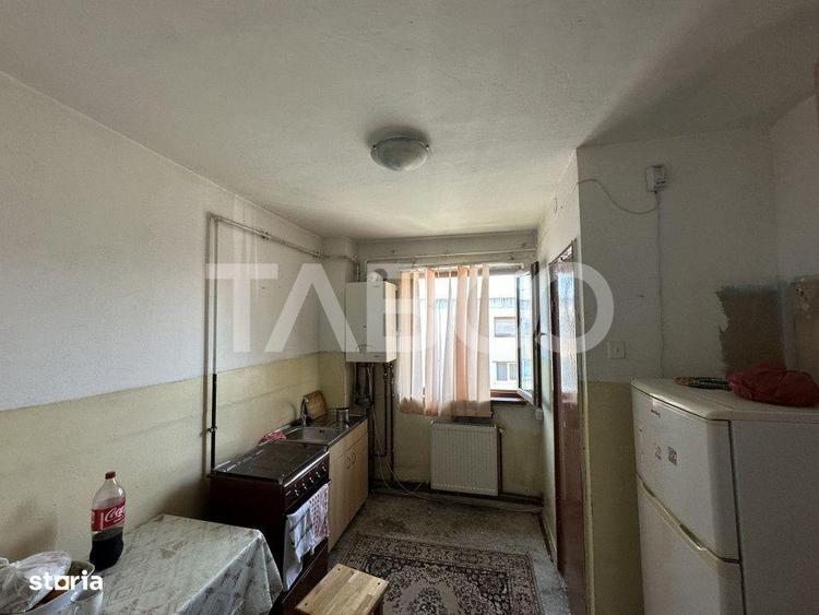 Apartament cu 3 camere semidecomandat în Central