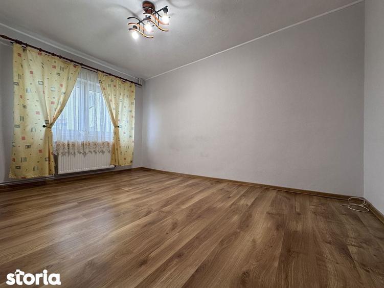 Apartament cu 4 camere decomandat în Micro 5