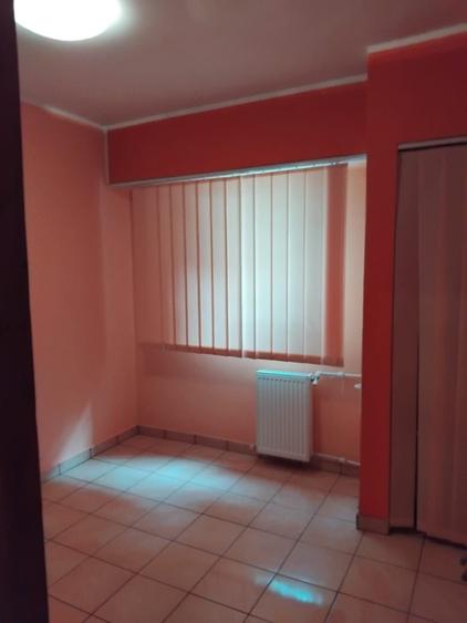 Spațiu comercial, de 38 mp, în Sârbi