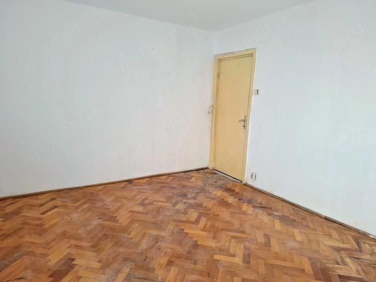 Apartament cu 3 camere nedecomandat în Girocului