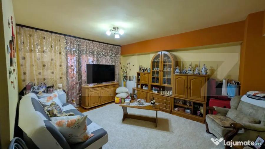Apartament cu 3 camere decomandat în Central